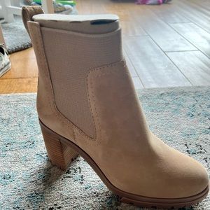 Vince Camuto Denniel Booties Size 